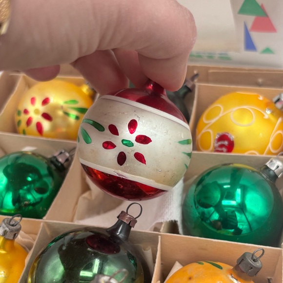 Vintage Santa Land Glass Christmas Ornaments Set of 12 Original Box - Picture 8 of 10